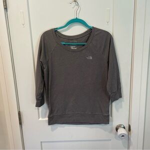 The North Face T-Shirt Womens Gray 3/4
Sleeve Raglan Sz Medium Slim Fit Crew
